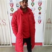 profesor de education fisica y tambien un entrenador de futbal y ablo espanol frances y arabi